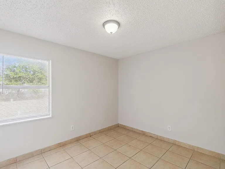 2853 Sanford Ave — Photo 5