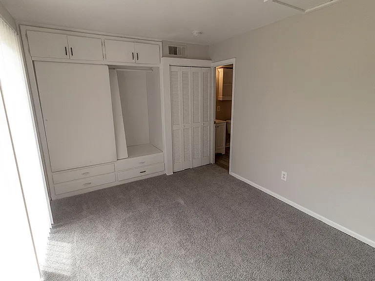 708 W Cunningham Dr #2 — Photo 9