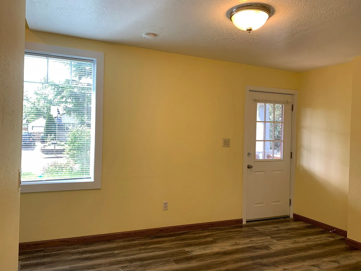 3 bed 2 bath home! Easy freeway Access! Great Location! — Photo 4