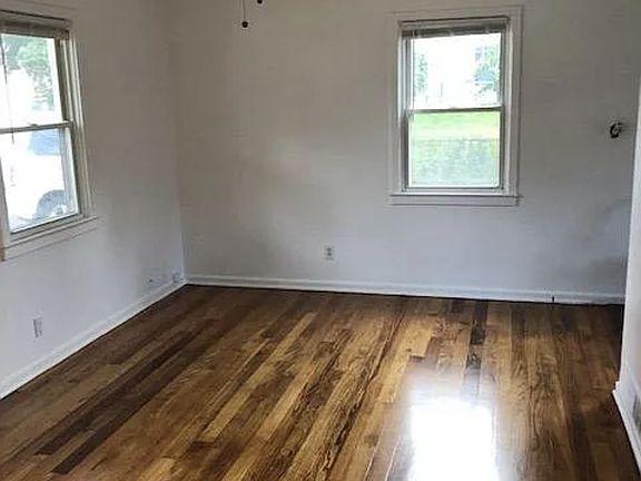 4th image of 9 Hathaway Ln