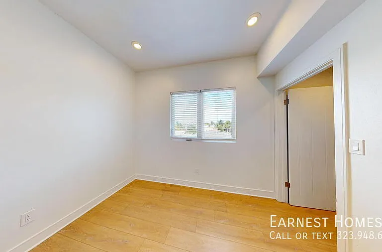 147 1/2 Roselake Ave — Photo 15