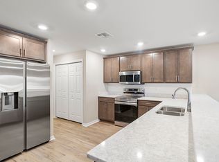 2752 Idyll Lakes Cir, Plant City, FL 33566