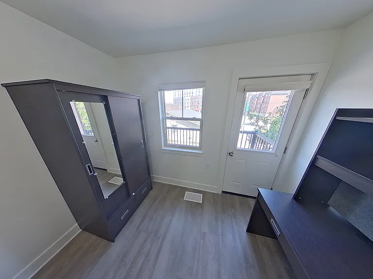 464 Frontenac St #16 — Photo 16