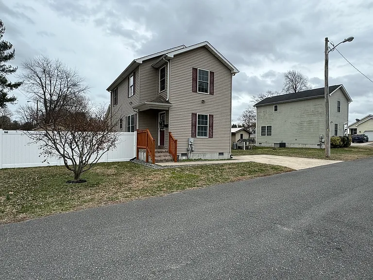6 Apple St — Photo 1