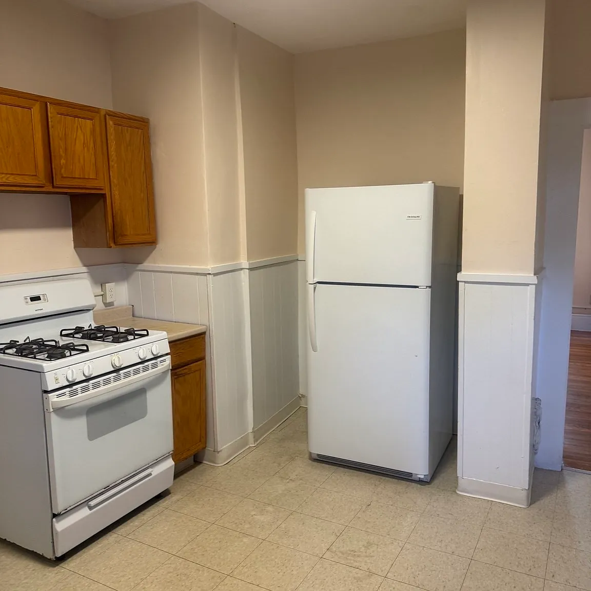 2 bed, 1.0 bath, 1000 sqft, $1,900 — Photo 3