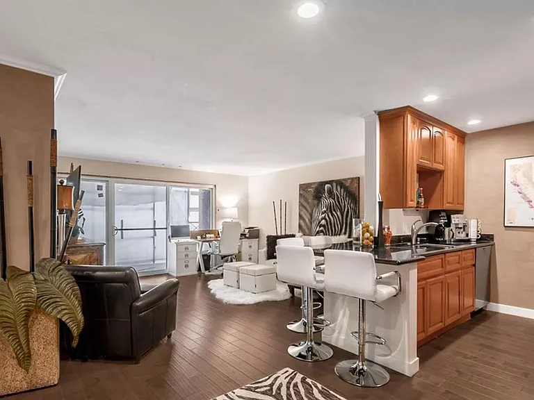 6401 Lake Washington Blvd NE #203 — Photo 3