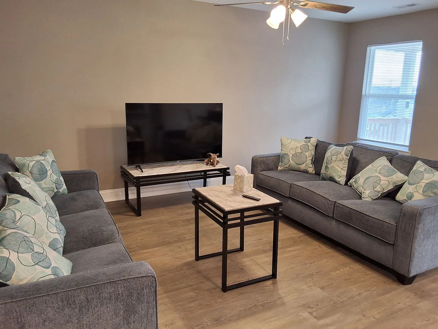 3 bed, 2.0 bath, 1300 sqft, $2,650 — Photo 2