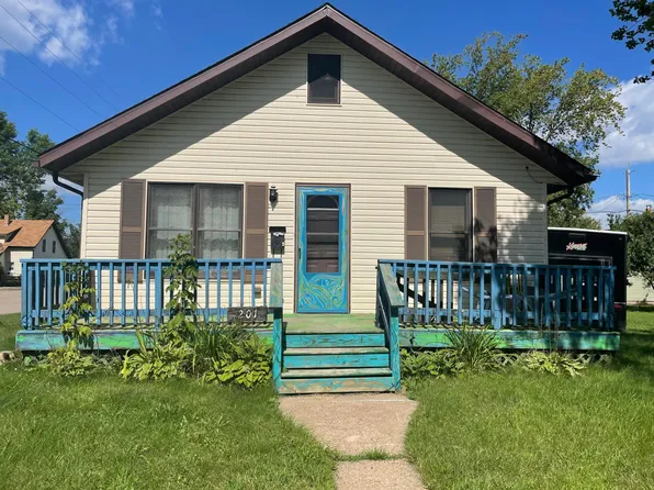 201 4th St NE, Crosby, MN 56441