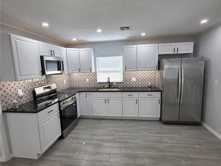 110 N Glenwood Ave — Photo 7
