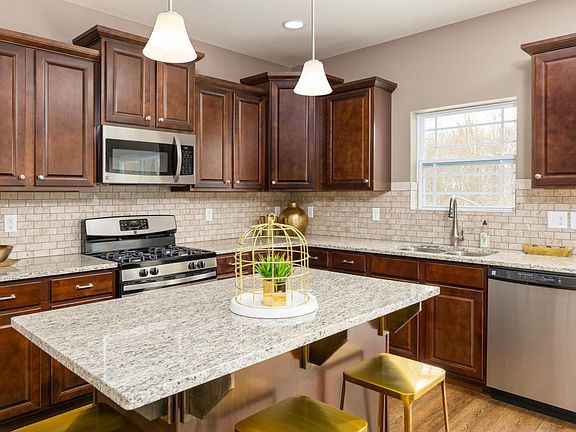 5th image of 127 Saratoga Ln