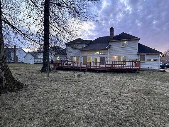 4th image of 581 Williamsburg Dr