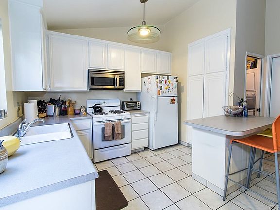 5th image of 18631 Collins St APT 11
