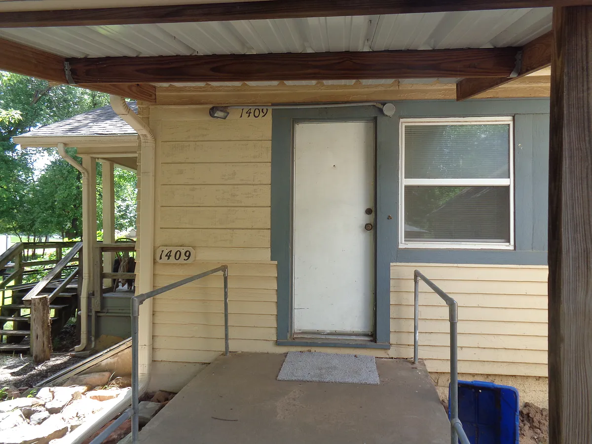 Building Photo - 1409 N Shawnee Ave