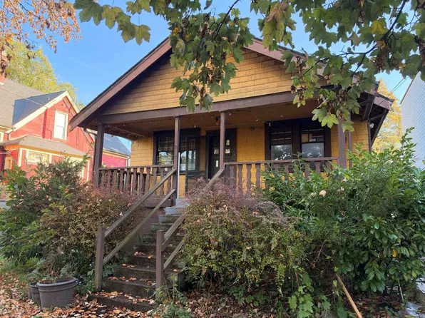 1736 Graveley St, Vancouver, BC V5L 3B1