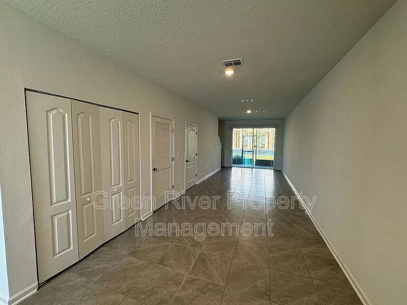 3 bed, 2.5 bath, 1308 sqft, $1,675 — Photo 4