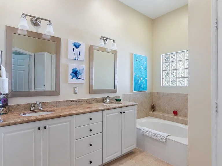 1735 Victoria Cir — Photo 11