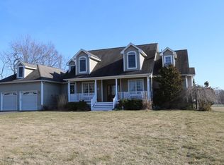 49 Burlington Path Rd, Cream Ridge, NJ 08514