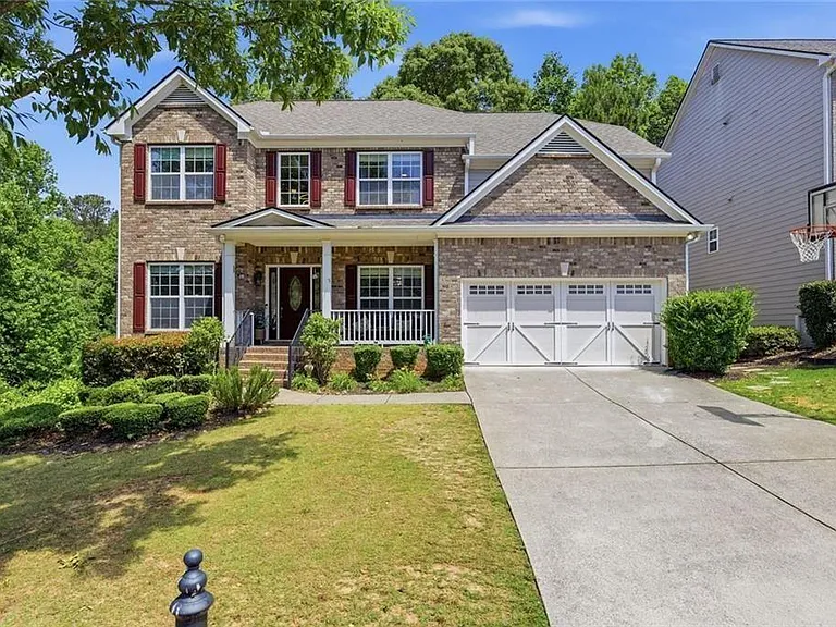 2540 Lansing Ln — Photo 1