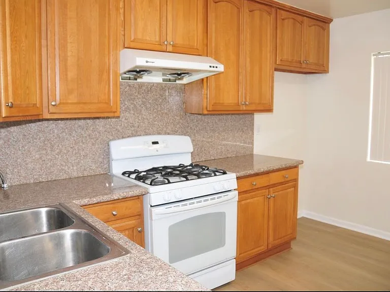 121 E Beacon St #B — Photo 7