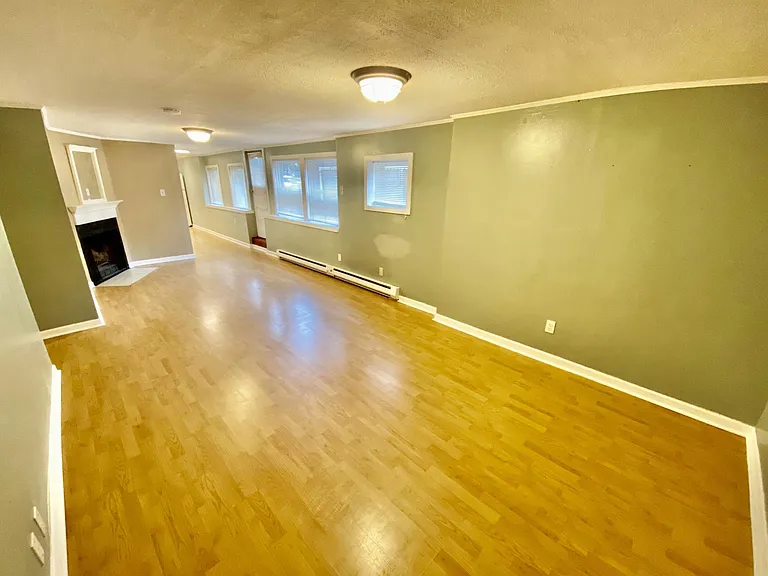 423 12th Ave E #3 — Photo 2