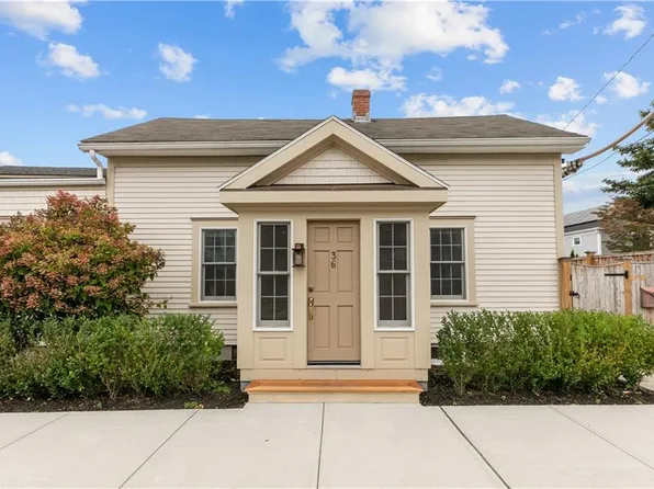 36-36A Connection St, Newport, RI 02840