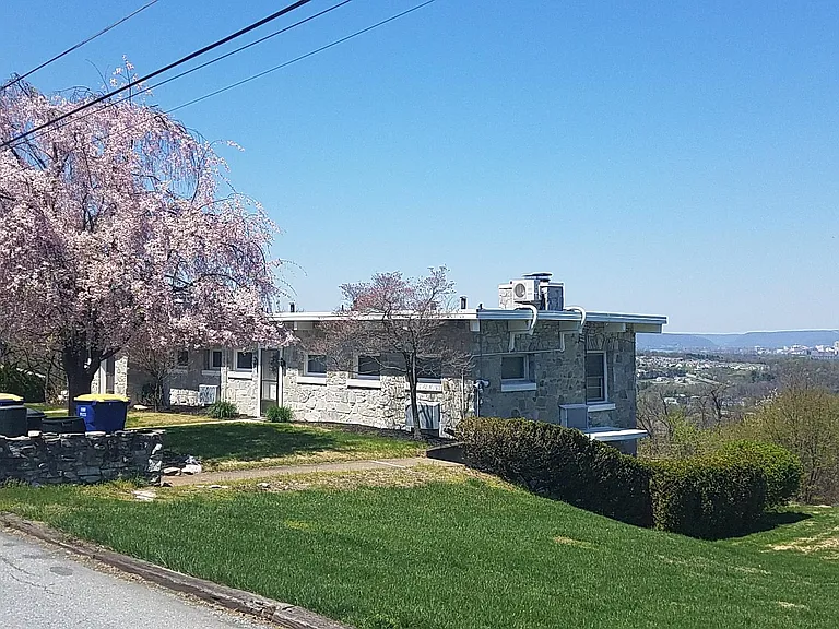 Summit Rd — Photo 1