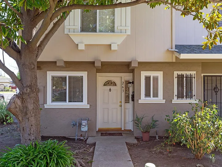 263 N Temple Dr — Photo 1