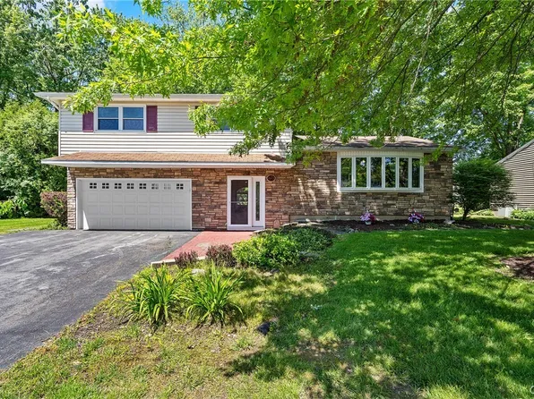 7523 Marble Dr, Liverpool, NY 13088