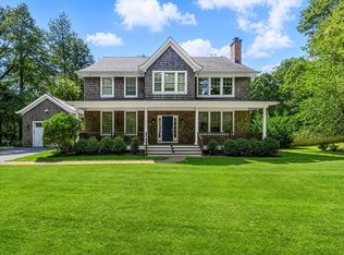 20 Bay Woods Dr, Hampton Bays, NY 11946