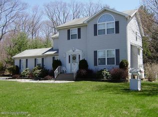 600 Fawn Ln, Stroudsburg, PA 18360