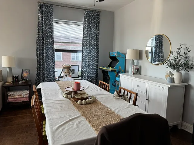 Dining room - 5553 N Clark St #3N