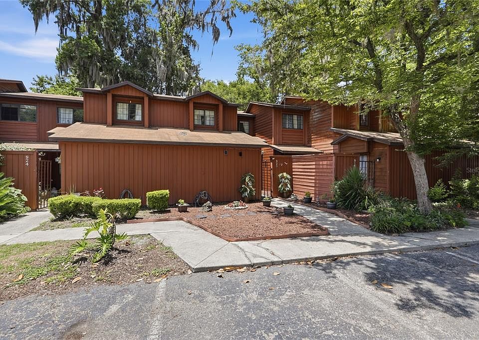 1st image of 920 SW 55th Ter