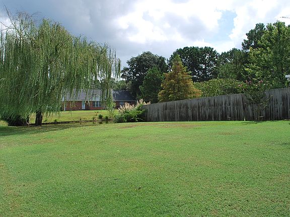 Large side yard