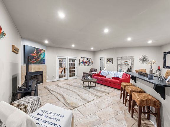 4th image of 1200 Holiday Hills Ln