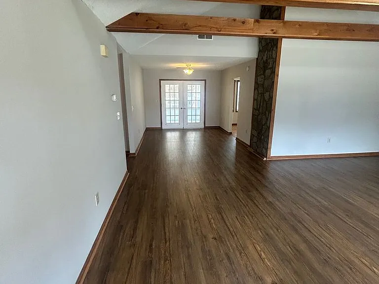 307 Stratford Pl — Photo 4