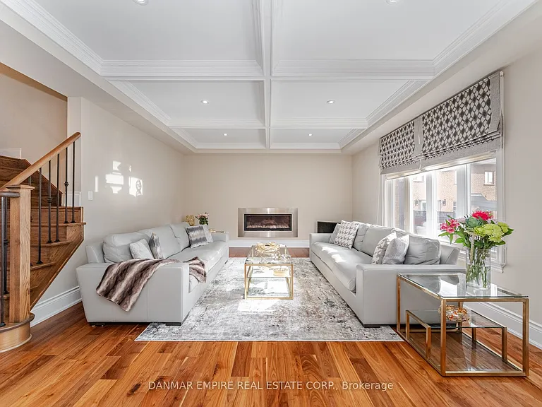 2118 Vineland Cres — Photo 11