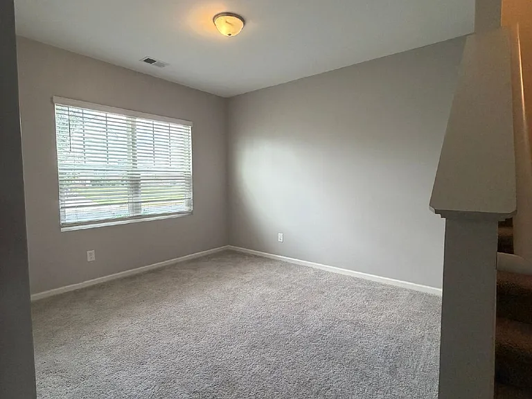 132 Verona Dr NW — Photo 2