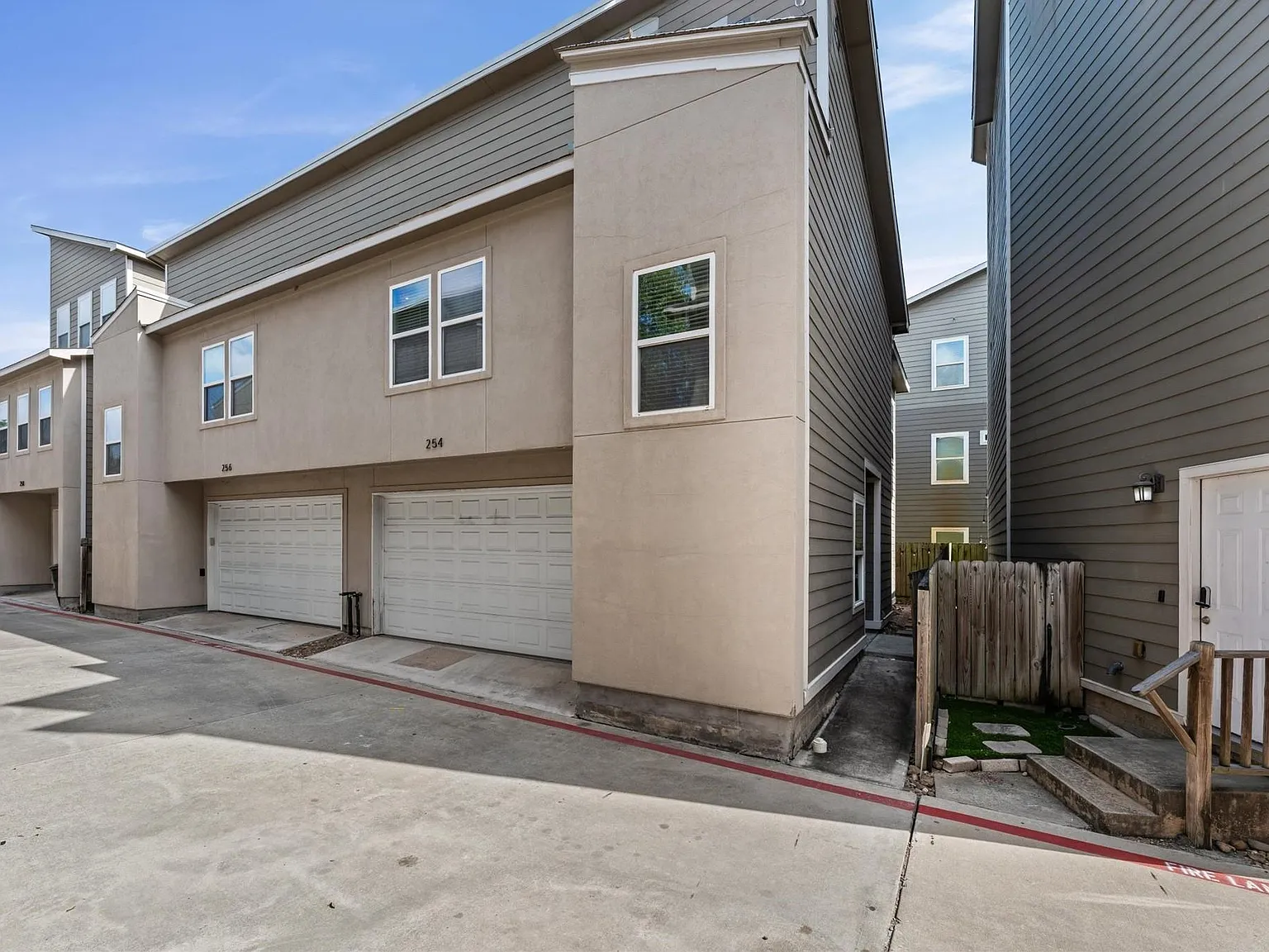 2 bed, 2.5 bath, 1524 sqft, $1,900 — Photo 2