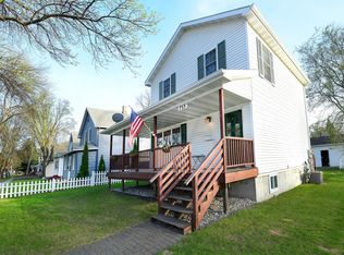 735 N 5th St, Grand Forks, ND 58203