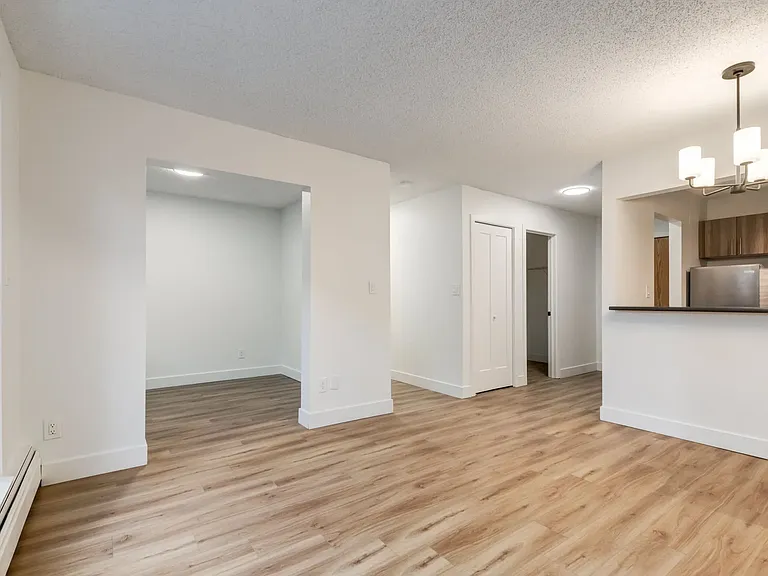 2404 16a St SW — Photo 33