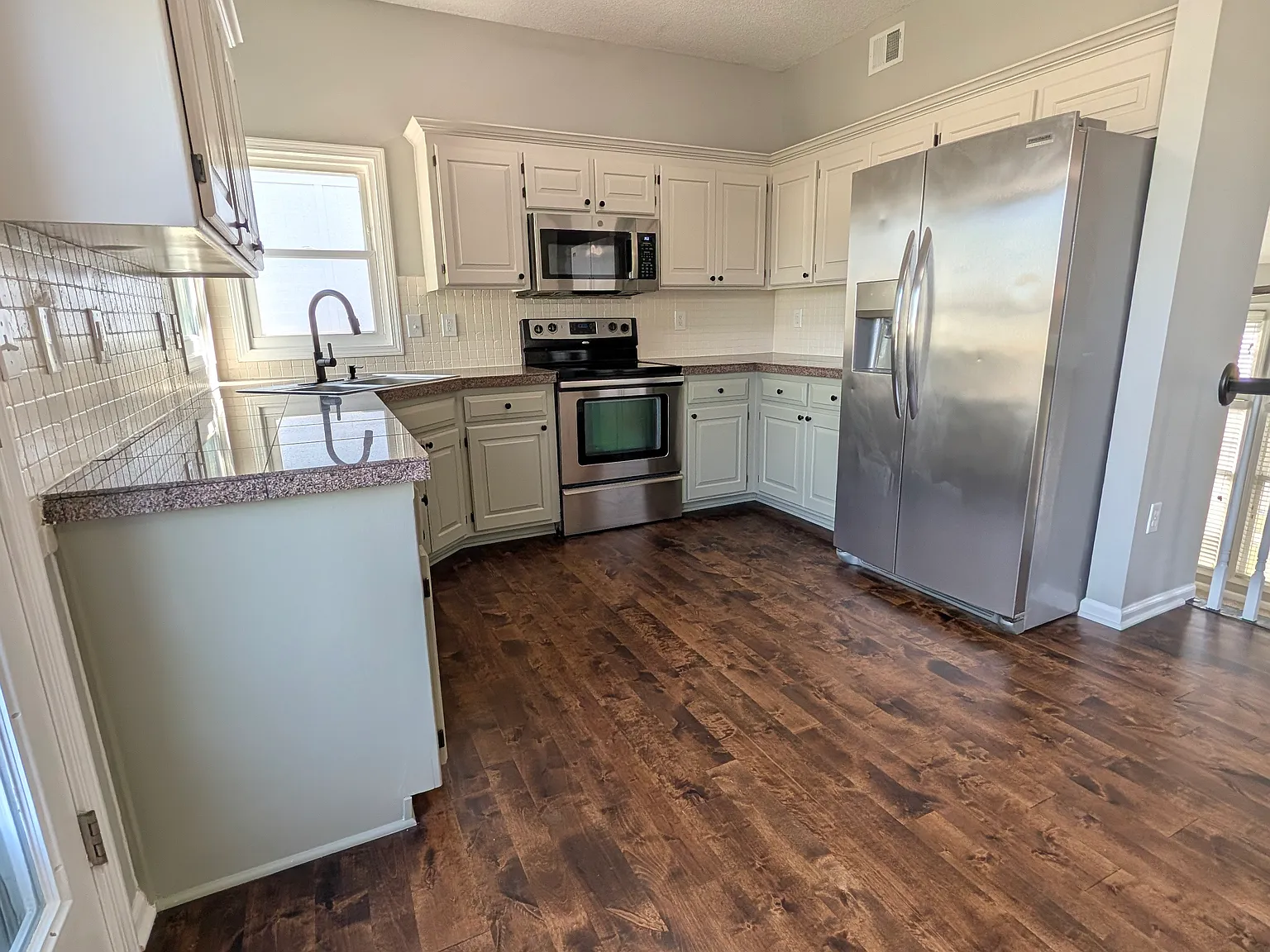 4 bed, 2422 sqft, $3,035 — Photo 2