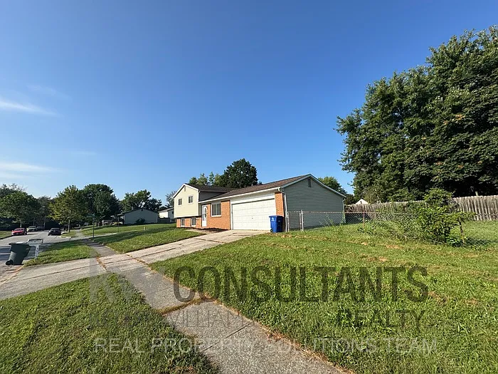 4 bed, 2.0 bath, 1366 sqft, $1,850 — Photo 3