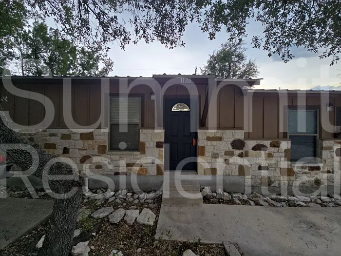 2 bed, 2.0 bath, 900 sqft, $1,295 — Photo 2