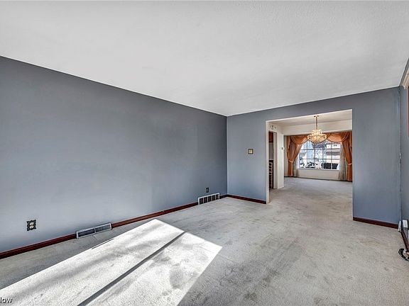 3rd image of 19212 Lanbury Ave