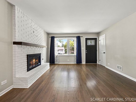 4th image of 133 W Park Dr