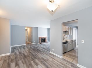 1416 Seven Pines Rd #1A, Schaumburg, IL 60193