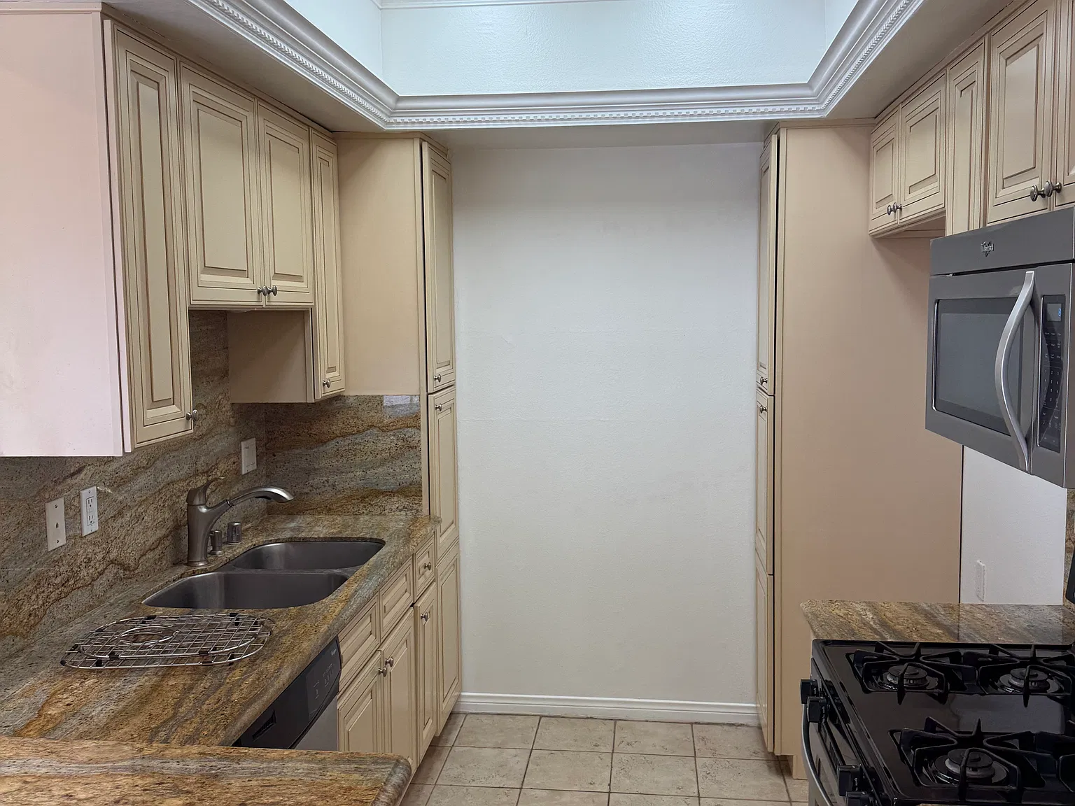 2 bed, 1100 sqft, $3,500 — Photo 3