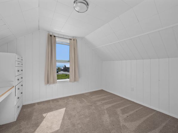 1015 18th St, Anacortes, WA 98221