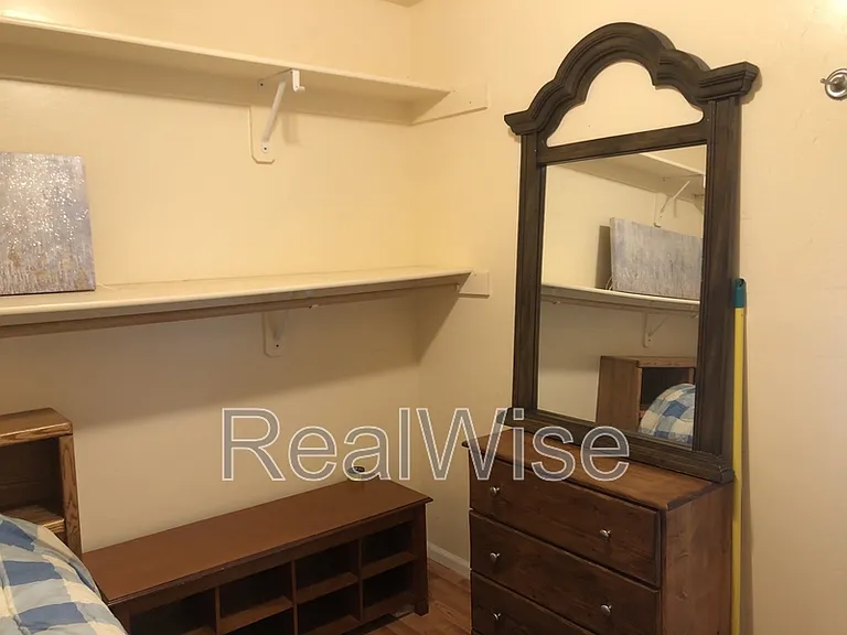 602 Schroeder Ln #B — Photo 10