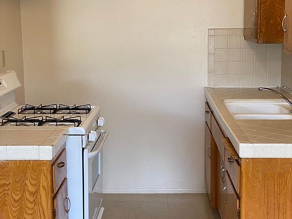 3rd image of 135 N Wilson Ave #8